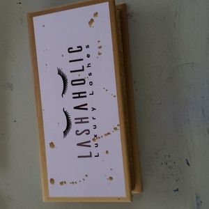 Lashaholic Luxury Lashes